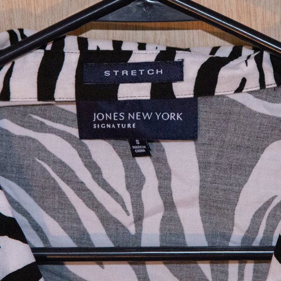 Jones of New York Stretch Zebra Print V Neck 3/4 Sleeve Blouse, Size Small GUC - Picture 2 of 3